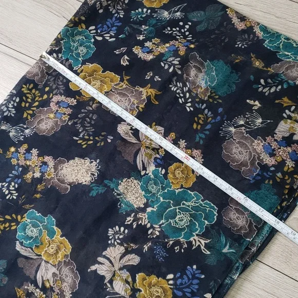 3/$35 Patterned floral infinity scarf from H&M - Picture 7 of 7